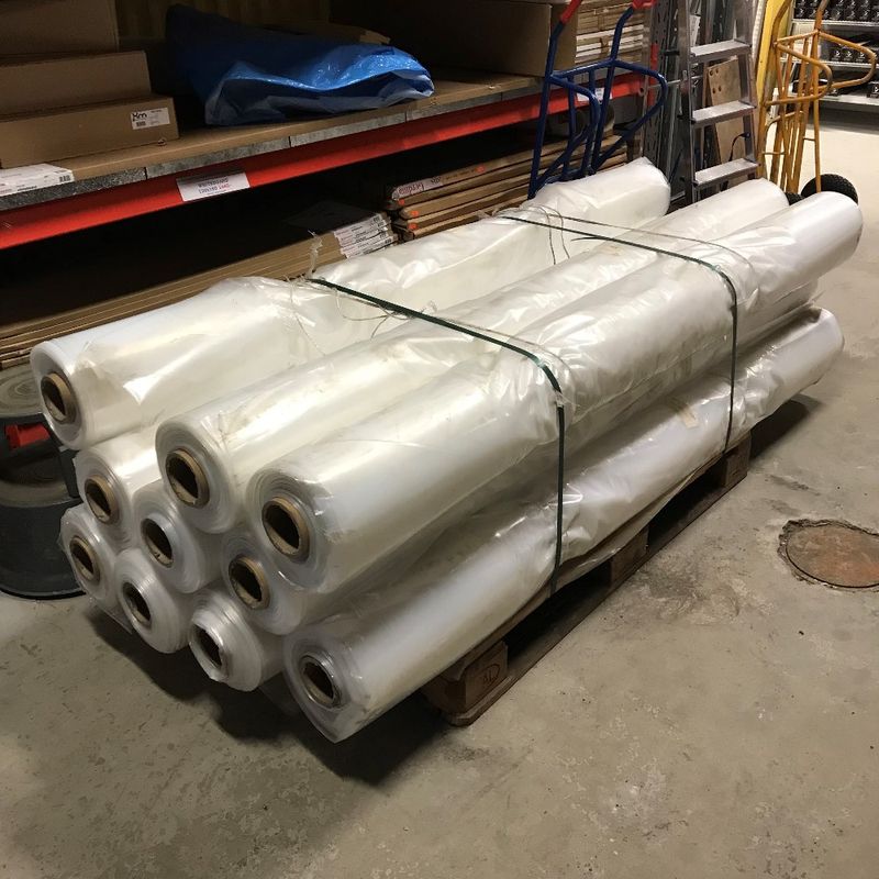 Plasthuvar på rulle - begagnad