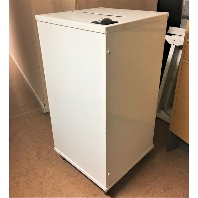 Huvudbild Rullskåp med pappersinkast