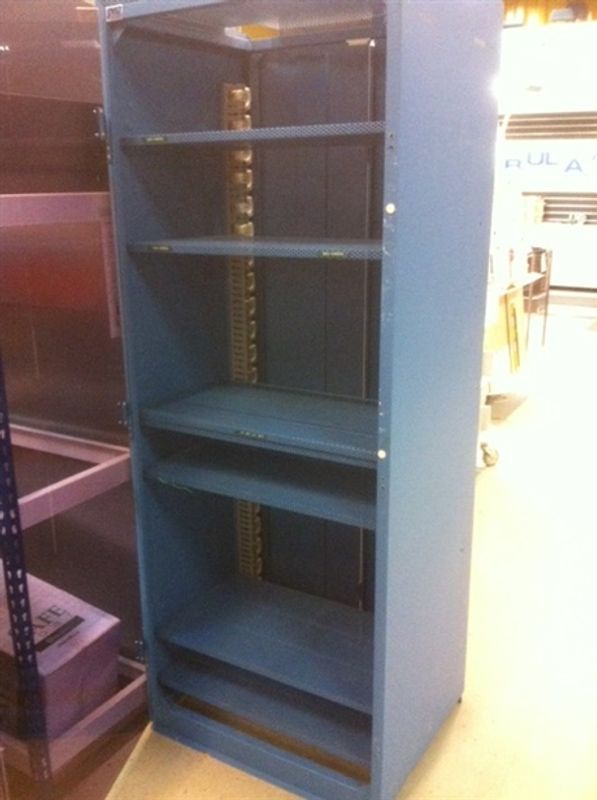 Dataskåp 760x600x1950 mm - begagnad