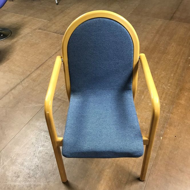 Huvudbild Karmstol ljusblå/bok - begagnad