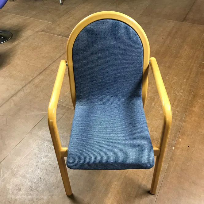 Huvudbild Karmstol ljusblå/bok - begagnad