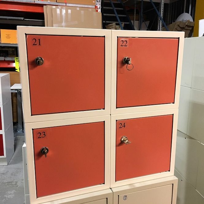 Huvudbild Småfacksskåp 4 dörrar rosa - begagnat